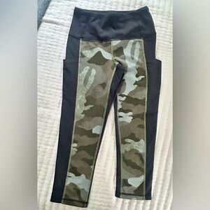 The North Face, Two-Tone, Camo & Black Leggings, Size M